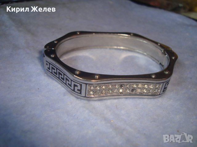 КРАСИВА СТИЛНА МАСИВНА ФЕШЪН - АРТ ОРНАМЕНТИРАНА ГРИВНА с ФАСЕТИРАНИ ЦИРКОНИ 27928, снимка 3 - Гривни - 37065272