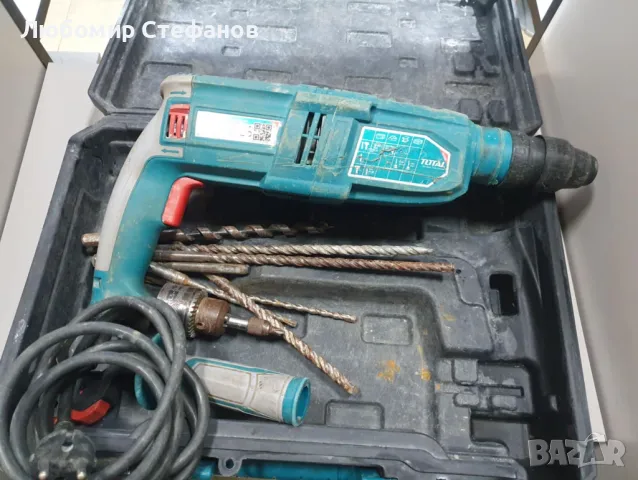 Перфоратор TOTAL 800W , снимка 2 - Бормашини - 49259175