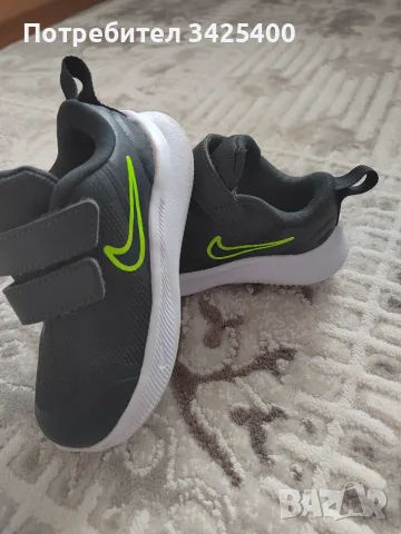 Маратонки Nike. 
