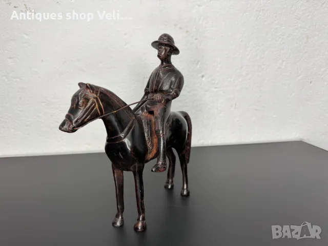 Бронзова скулптура №6642 , снимка 2 - Антикварни и старинни предмети - 49620400