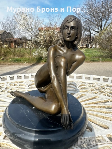 Бронзова статуетка „Седящо момиче“ – Автор Claude (2 кг / 20 см), снимка 2 - Антикварни и старинни предмети - 53981604