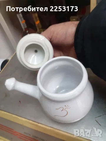 Порцеланов чайник с капак, снимка 3 - Прибори за хранене, готвене и сервиране - 47691569