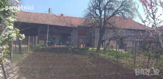 Продава се едноетажна масивна къща 