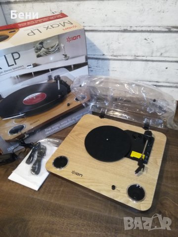 Продавам грамофон с говорители чисто нов ION
