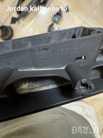 Вътрешна част на дръжката на предна лява врата на Ауди Audi A8 D4 4H само за 50Eur. 4H1959517, снимка 4 - Части - 53305251