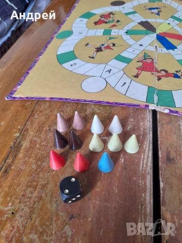 Стара Детска игра Шапка върху шапка, снимка 4 - Други ценни предмети - 52171966