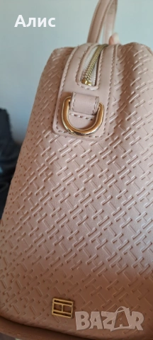 Оригинална чанта Tommy Hilfiger, снимка 6 - Чанти - 53164146