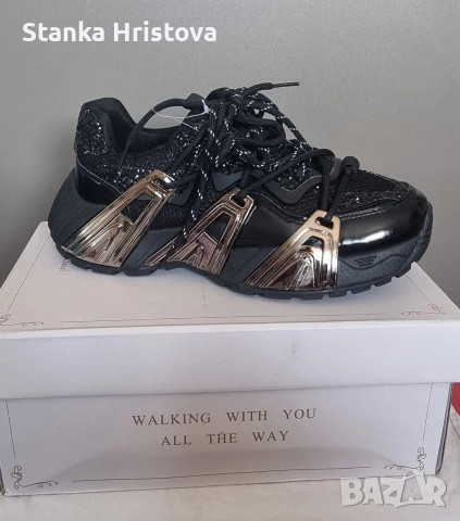 Дамски маратонки. 