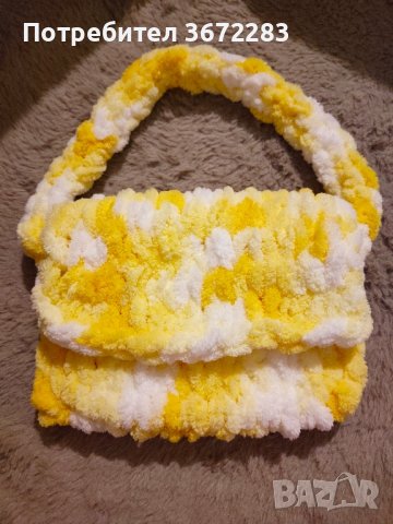 Ръчно плетена чанта от мека прежда, снимка 2 - Чанти - 44200889