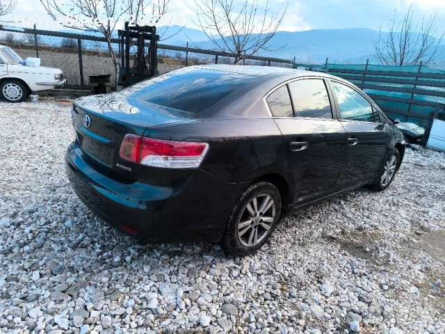Toyota Avensis 1.8i НА ЧАСТИ , снимка 5 - Автомобили и джипове - 48887927
