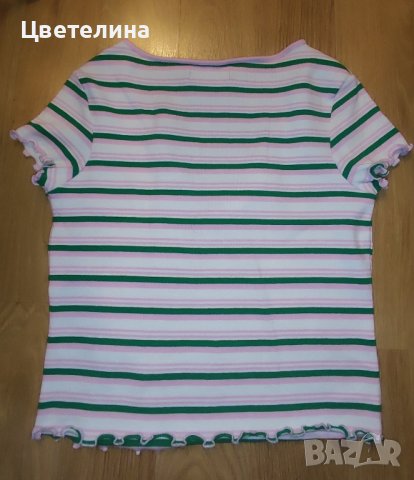 Дамска тениска Bershka с къс ръкав и V - образно деколте размер S цена 15 лв., снимка 3 - Тениски - 44149530