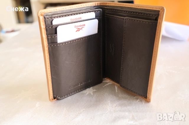 Reebok Switch с RFID защита малък вертикален портфейл, снимка 7 - Портфейли, портмонета - 54316088