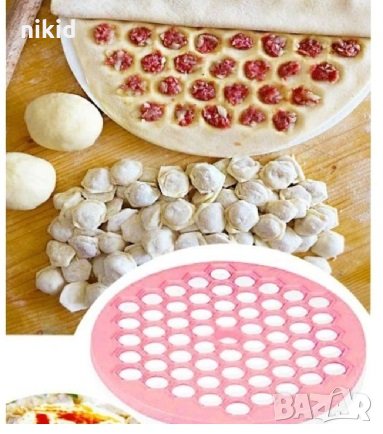 61 дупки Пластмасов Уред форма за правене на равиоли пелмени паста с плънка пластмасов резец Манти  , снимка 4 - Форми - 33924284