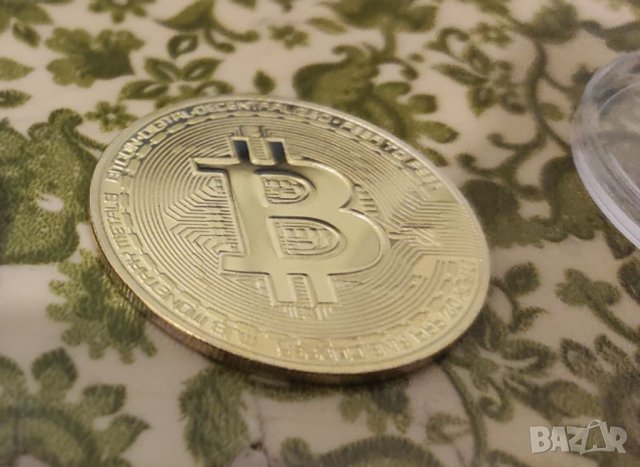 🪙💰💱Позлатена crypto Bitcoin монета в трофейна кутия (trophy case), снимка 4 - Колиета, медальони, синджири - 35428320