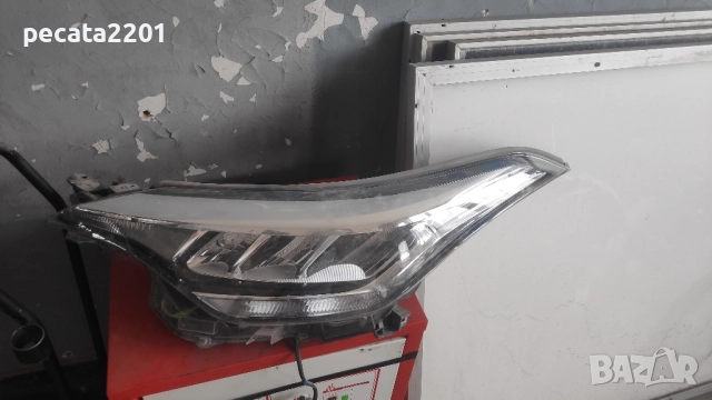 Продавам - оригинален ляв фар за Тойота CHR 2022 г