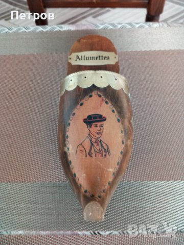 Продавам колекционерска,ръчно изработена,дървена обувка за стена.Възможен коментар-цена., снимка 2 - Колекции - 40297463