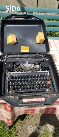Пишеща българска машина в оригинално куфарче