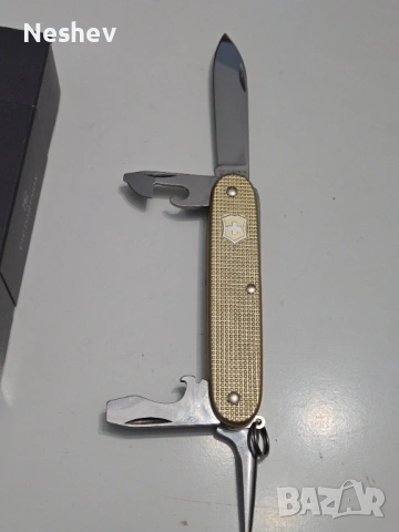 Лот ножове victorinox- limited 2019, cybertool, minichamp, alox cadet, снимка 2 - Ножове - 54002066