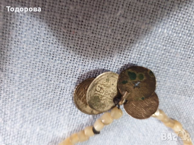 Седефена гривничка с 4 сребърни монетки, снимка 2 - Други ценни предмети - 35379837