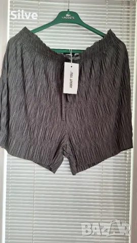 Три различни модела къси пола-панталони About you , снимка 4 - Къси панталони и бермуди - 50326313