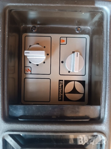 Хладилник на газ 12 и 220 волта Electrolux , снимка 3 - Хладилни чанти - 52505781