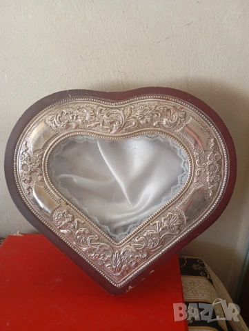 Кутия за бижита-сърце