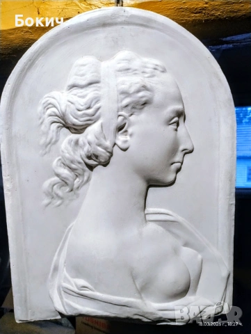 Гипсов бюст-барелеф на жена в профил, снимка 2 - Декорация за дома - 53848140