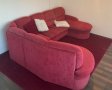 Голям червен диван на буквата П, снимка 3