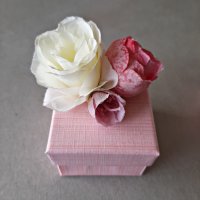 Декорирана кутиика с цветя , снимка 3 - Подаръци за кръщене - 37850862