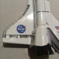 Изключително детайлен и прецизен модел,отлята метална играчка за космическа совалка NASA Discoveri, снимка 12 - Колекции - 44358955