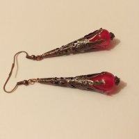 Красиви Викториански обеци в червено с разкошни медни ковани орнаменти, снимка 7 - Обеци - 30463588