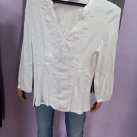 Блузка с красиво дантелено деколте XS, снимка 1 - Блузи с дълъг ръкав и пуловери - 39811525