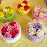 Кашпи с ароматни сапунени рози, снимка 1 - Подаръци за жени - 44222905