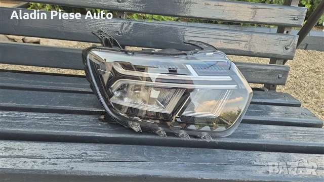 Десен фар Dacia Duster 2 година 2021 2022 2023 Led код 260103389R , снимка 1