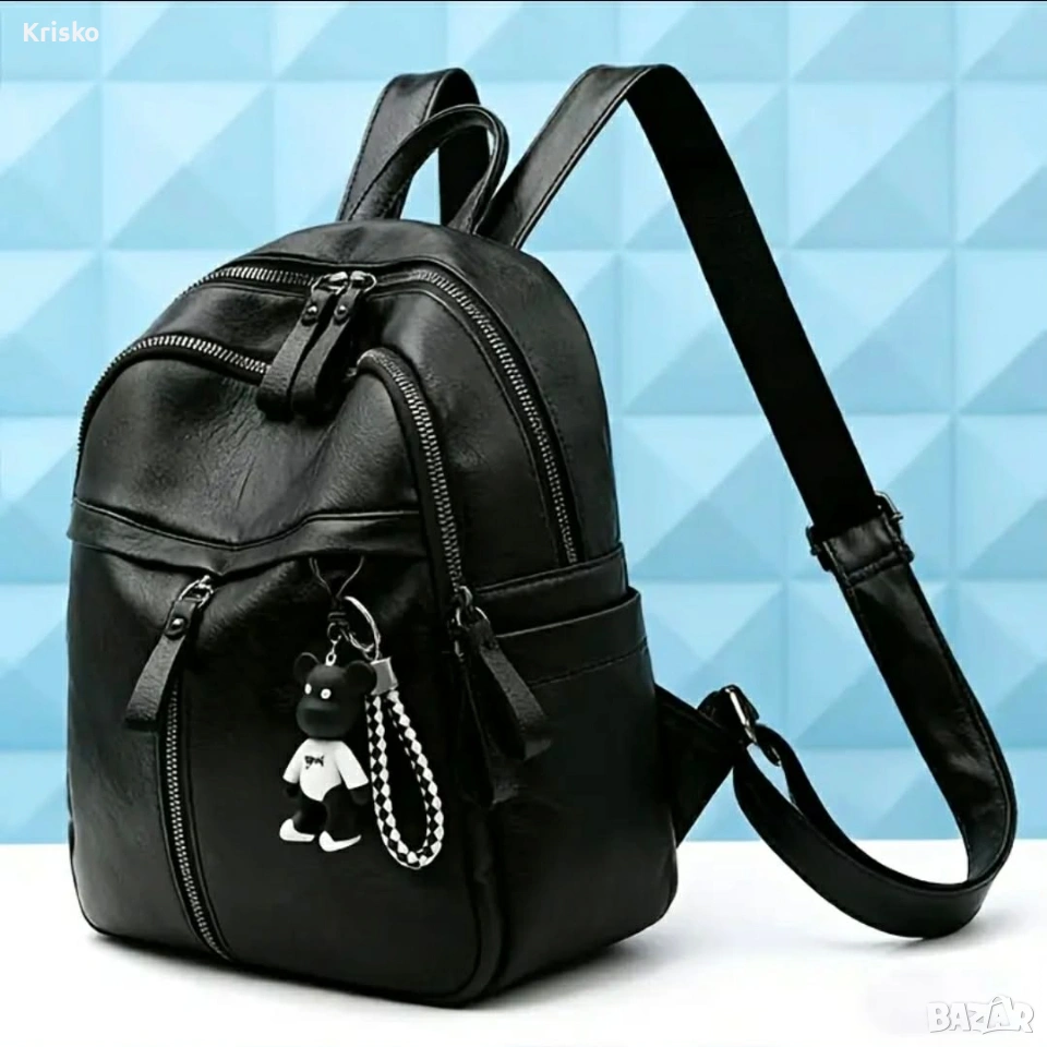 Черна дамска раница от еко кожа с декоративна висулка, снимка 1