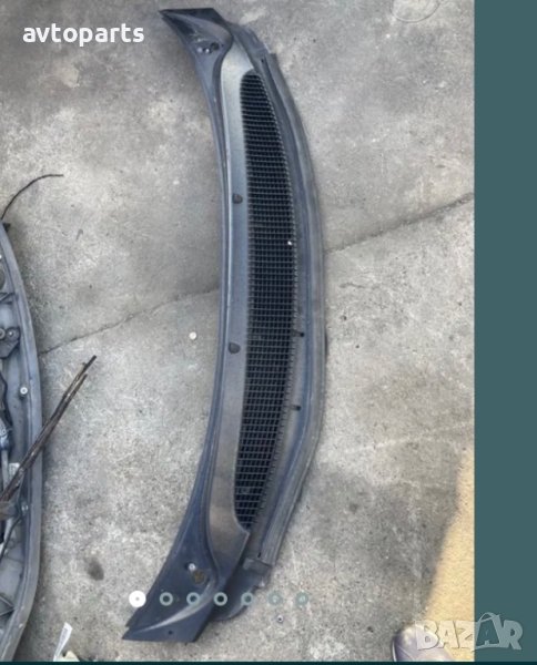 Chrysler voyager 2004година лайсна под предно стъкло, снимка 1