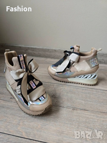 Дамски маратонки \ сникърси на платформа с панделка.