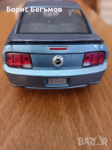Метална кола Maisto - Ford Mustang GT 2006 1:24, снимка 2 - Колекции - 52898522
