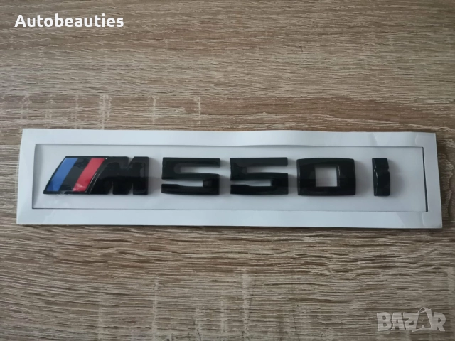 BMW М550i черна емблема малък размер