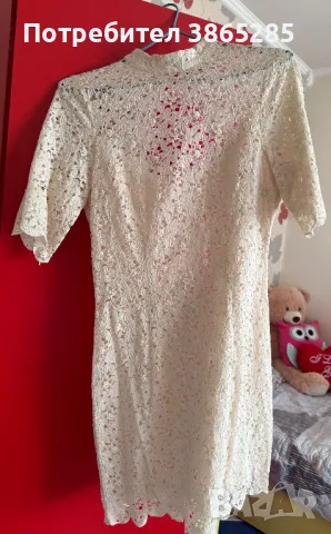 Къса дантелена рокля