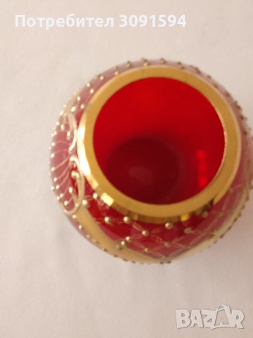 Ваза от ръчно издухано рубинено червено художествено стъкло с ръчно емайлирана  с флорално-листен ди, снимка 4 - Антикварни и старинни предмети - 44313444