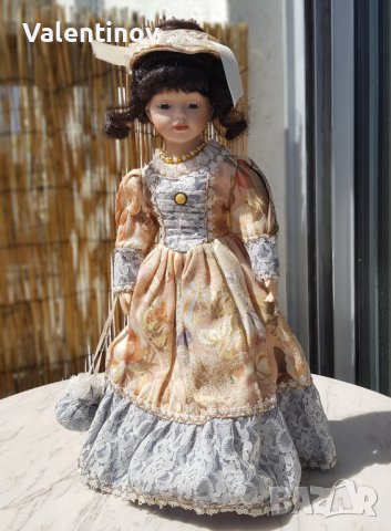 Порцеланова кукла със стойка , снимка 1 - Кукли - 44431462