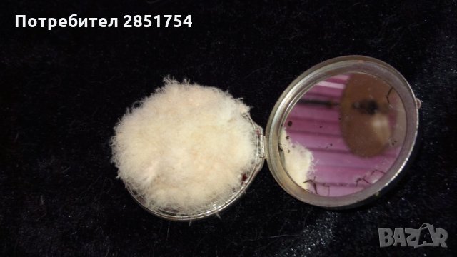 Старинна пудриера с огледалце и с оригиналния си апликатор, снимка 4 - Антикварни и старинни предмети - 31599725