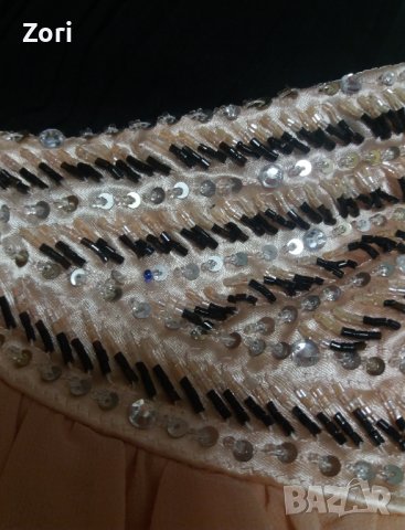 УНИКАЛНО КРАСИВА кукленска рокля с черна горна част и пайети в талията, снимка 4 - Рокли - 40725634