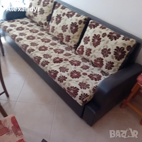 Продавам диван с функция сън