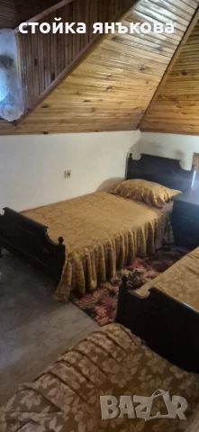 Продавам две масивни единични легла с матраци и шкаф, снимка 15 - Спални и легла - 46318475