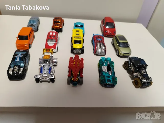 Комплект от 14 метални колички 