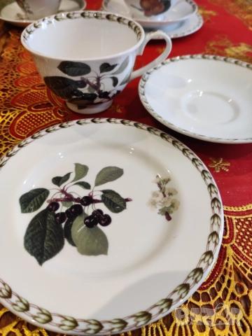 Сервиз за чай Queens Royal , снимка 12 - Сервизи - 52714012