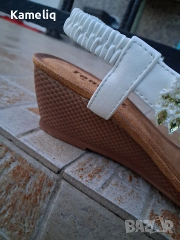 Елегантни бели сандали с камъни - Tendenz Comfort, снимка 10 - Сандали - 54032717