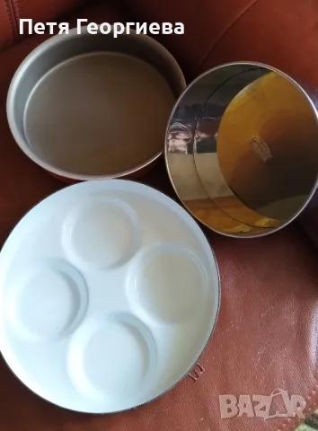 Нови, неизползвани тави